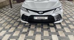 Toyota Camry 2023 года за 21 000 000 тг. в Шымкент – фото 3
