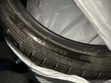 Комплект летней резины, перед 265/35/20, зад 295/30/20. В идеальном сост. за 180 000 тг. в Алматы – фото 2