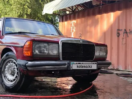 Mercedes-Benz E 290 1980 года за 1 000 000 тг. в Алматы – фото 4