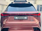 Lexus RX 500h 2023 года за 39 000 000 тг. в Алматы – фото 4