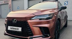 Lexus RX 500h 2023 годаүшін39 000 000 тг. в Алматы – фото 2