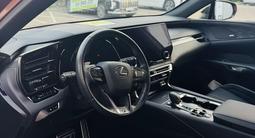 Lexus RX 500h 2023 годаүшін39 000 000 тг. в Алматы – фото 5