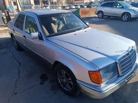 Mercedes-Benz E 230 1990 года за 1 200 000 тг. в Туркестан – фото 2