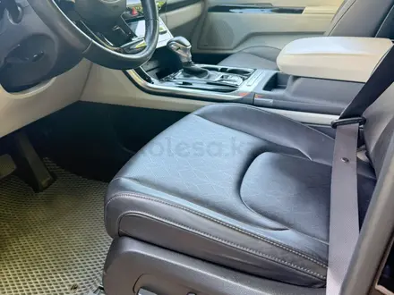 Kia Carnival 2023 года за 19 200 000 тг. в Алматы – фото 12