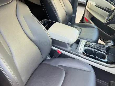 Kia Carnival 2023 года за 19 200 000 тг. в Алматы – фото 14