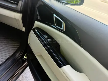 Kia Carnival 2023 года за 19 200 000 тг. в Алматы – фото 30