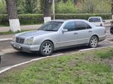 Mercedes-Benz E 320 1999 годаүшін3 800 000 тг. в Уральск – фото 2