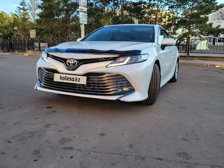 Toyota Camry 2021 года за 14 200 000 тг. в Астана – фото 2