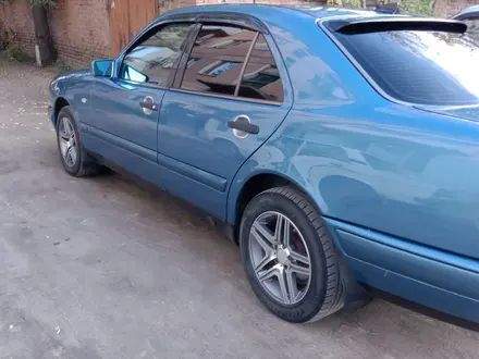 Mercedes-Benz E 230 1996 года за 3 000 000 тг. в Есиль – фото 10