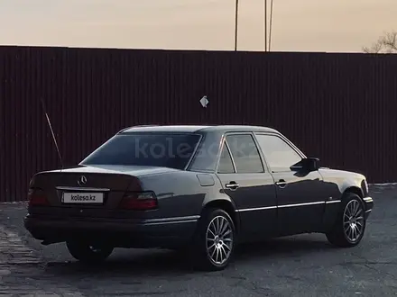 Mercedes-Benz E 220 1994 года за 3 500 000 тг. в Кызылорда – фото 6