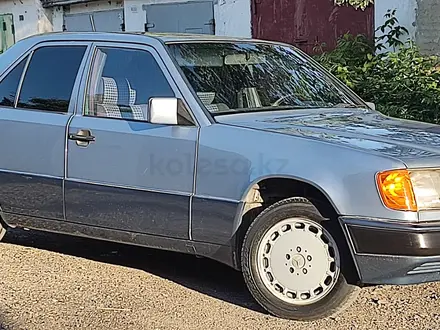 Mercedes-Benz E 260 1993 года за 2 700 000 тг. в Караганда – фото 9