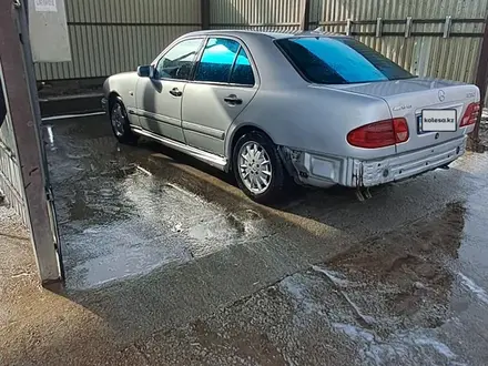 Mercedes-Benz E 280 1996 года за 2 450 000 тг. в Астана – фото 3
