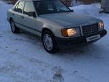 Mercedes-Benz E 200 1985 года за 1 000 000 тг. в Усть-Каменогорск