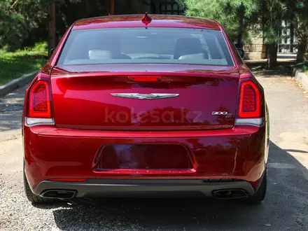 Chrysler 300C 2020 года за 14 650 000 тг. в Алматы – фото 5
