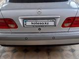 Mercedes-Benz E 230 1998 года за 3 500 000 тг. в Шымкент – фото 2