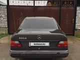 Mercedes-Benz E 230 1991 года за 1 350 000 тг. в Жетысай – фото 2