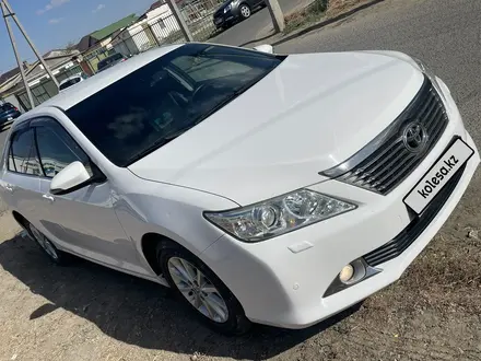 Toyota Camry 2013 года за 9 800 000 тг. в Атырау – фото 2