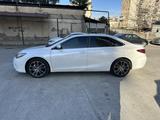 Toyota Camry 2015 годаfor7 000 000 тг. в Актобе – фото 2