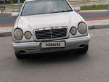 Mercedes-Benz E 240 1998 года за 2 500 000 тг. в Усть-Каменогорск