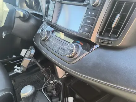 Toyota RAV4 2015 года за 12 000 000 тг. в Астана – фото 16