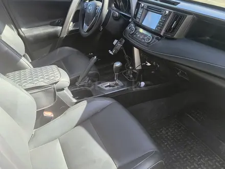 Toyota RAV4 2015 года за 12 000 000 тг. в Астана – фото 17