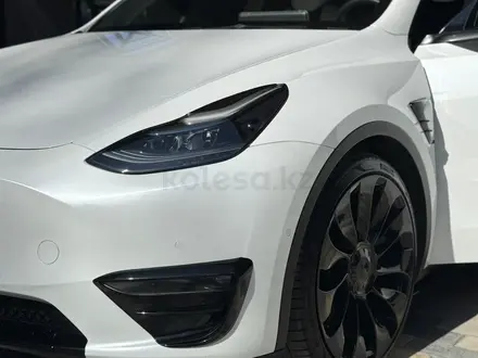 Tesla Model Y 2021 года за 18 700 000 тг. в Алматы – фото 20