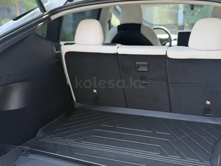 Tesla Model Y 2021 года за 18 700 000 тг. в Алматы – фото 25