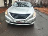 Hyundai Sonata 2010 годаүшін2 300 000 тг. в Караганда – фото 2