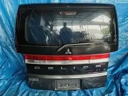Крышка багажника в сборе Mitsubishi Delica D: 5 CV5W за 150 000 тг. в Караганда