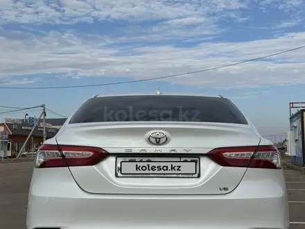 Toyota Camry 2018 года за 15 500 000 тг. в Уральск – фото 14