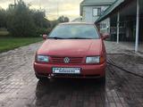 Volkswagen Polo 1995 года за 700 000 тг. в Есик – фото 4