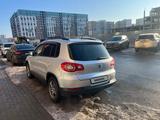 Volkswagen Tiguan 2011 года за 6 800 000 тг. в Петропавловск – фото 3