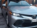 Toyota Camry 2019 года за 13 200 000 тг. в Алматы – фото 2