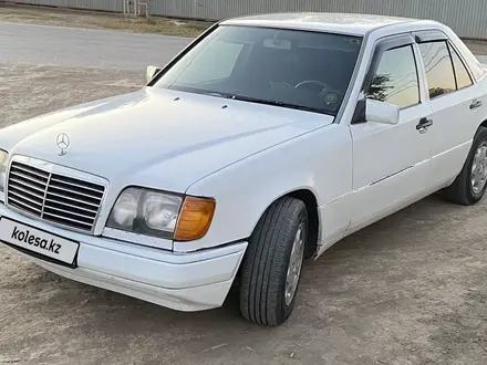 Mercedes-Benz E 200 1995 года за 1 680 000 тг. в Кызылорда – фото 2