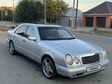 Mercedes-Benz E 280 1996 года за 2 600 000 тг. в Актобе – фото 2