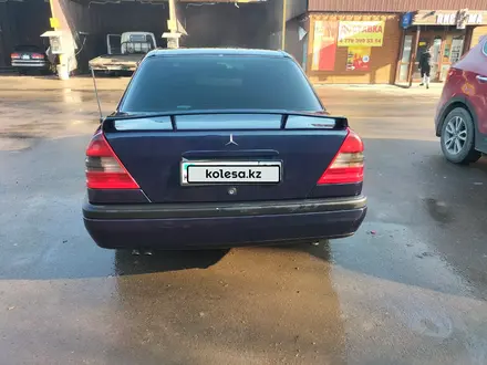 Mercedes-Benz C 200 1997 года за 2 330 000 тг. в Алматы – фото 7