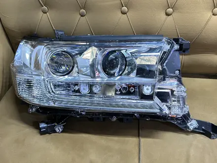 Бу оригинал Led led фара Toyota Land Cruiser 200 16-21 за 320 000 тг. в Алматы