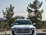 Toyota Land Cruiser 2023 года за 57 000 000 тг. в Алматы – фото 2