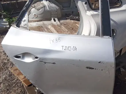 Дверь задняя правая за 90 000 тг. в Алматы