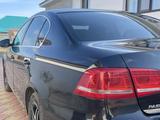 Volkswagen Passat 2011 года за 4 800 000 тг. в Атырау – фото 5