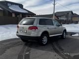 Volkswagen Touareg 2004 года за 4 100 000 тг. в Караганда – фото 2