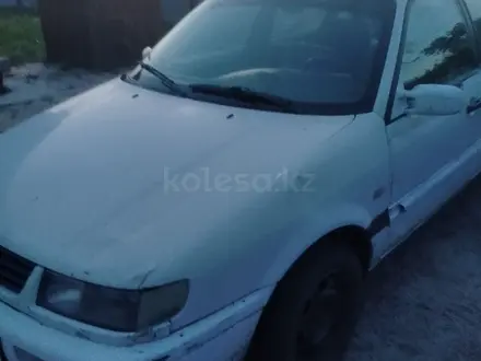 Volkswagen Passat 1995 года за 850 000 тг. в Астана – фото 4