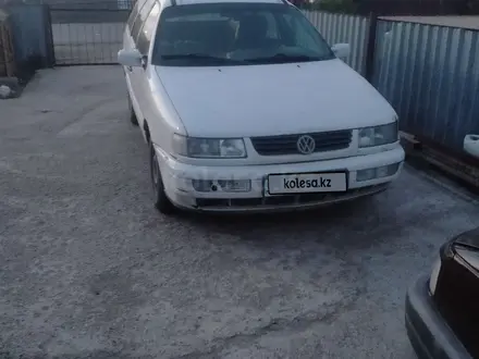 Volkswagen Passat 1995 года за 850 000 тг. в Астана – фото 5
