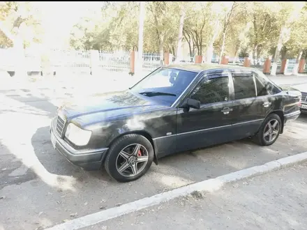 Mercedes-Benz E 220 1993 года за 1 800 000 тг. в Тараз – фото 3