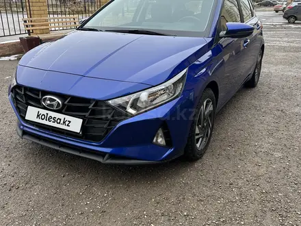 Hyundai i20 2023 года за 7 900 000 тг. в Актобе – фото 2