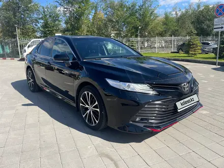 Toyota Camry 2020 года за 15 960 000 тг. в Костанай