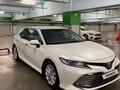 Toyota Camry 2018 года за 13 500 000 тг. в Астана – фото 4