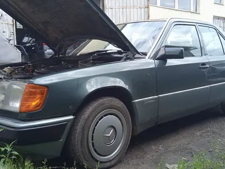 Mercedes-Benz E 260 1990 года за 1 256 118 тг. в Петропавловск – фото 4