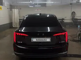 Hongqi E-QM5