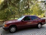 Mercedes-Benz E 220 1993 года за 2 300 000 тг. в Алматы
